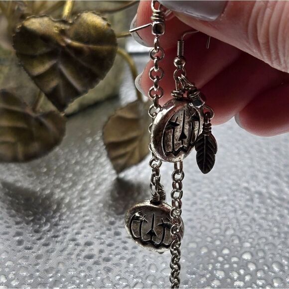 "5/$25" Handmade Mismatched Pumpkin Jack-O-Lantern Silvertone Earrings 925 Wires - Picture 6 of 6